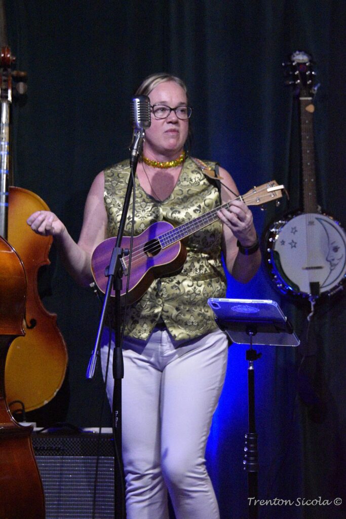 Jennifer Wells with ukulele