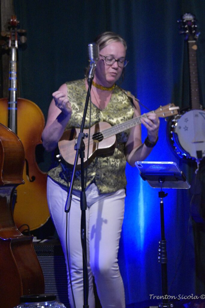 Jennifer Wells with ukulele