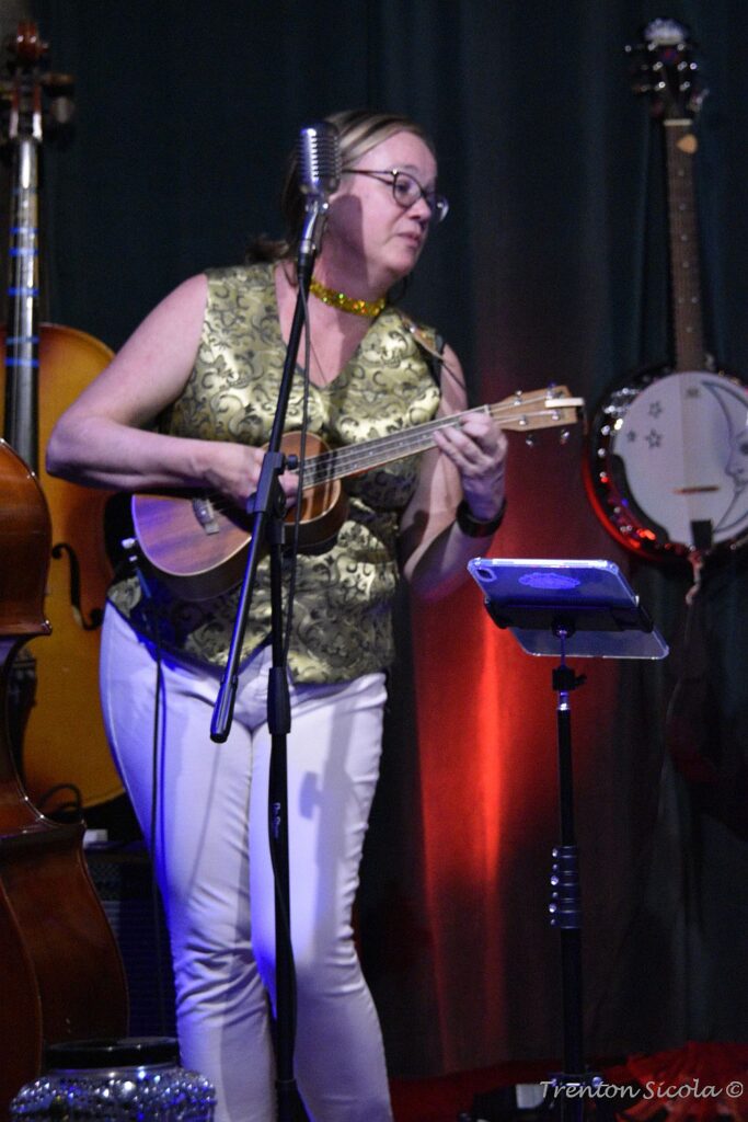 Jennifer Wells with ukulele